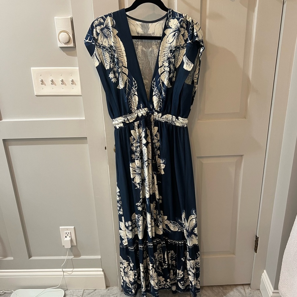 Farm Rio Maxi Dress size M, Floral Navy Maxi Dress